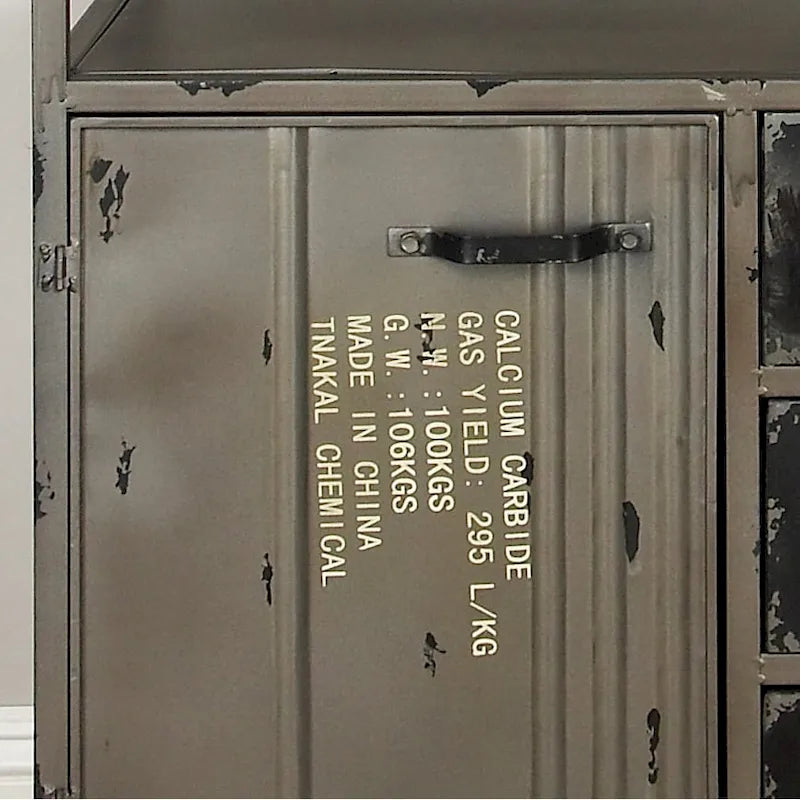 Armoire de rangement grise de style industriel