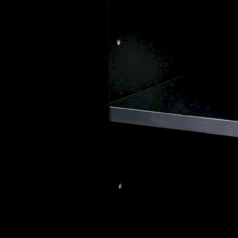 Buffet 3 portes noir/blanc avec étagères réglables et pieds en métal doré